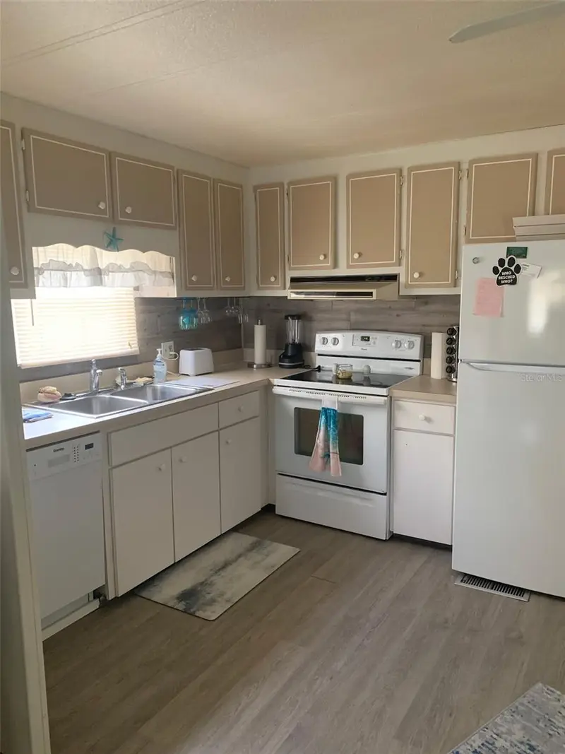 2341 Baron Dr, FL