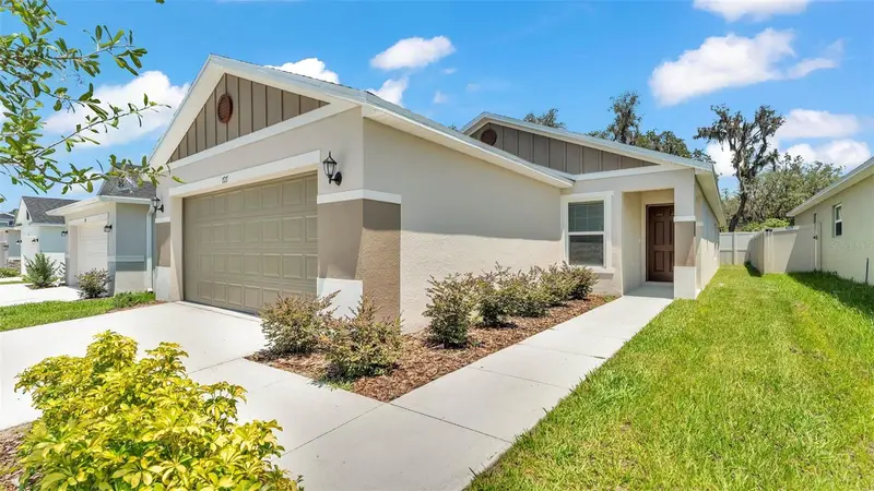 727 Chestnut Ln, FL