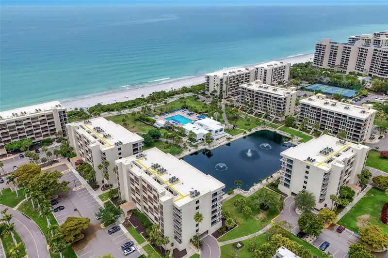 1095 Gulf Of Mexico Dr #102, FL