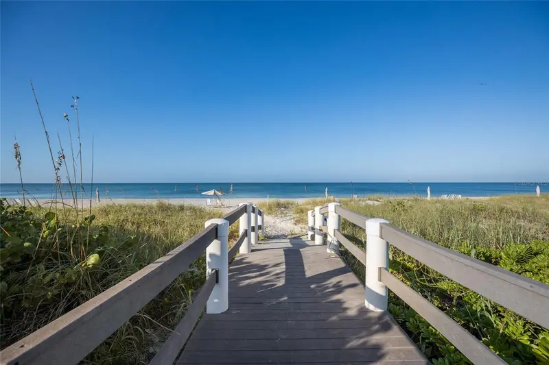 1095 Gulf Of Mexico Dr #102, FL