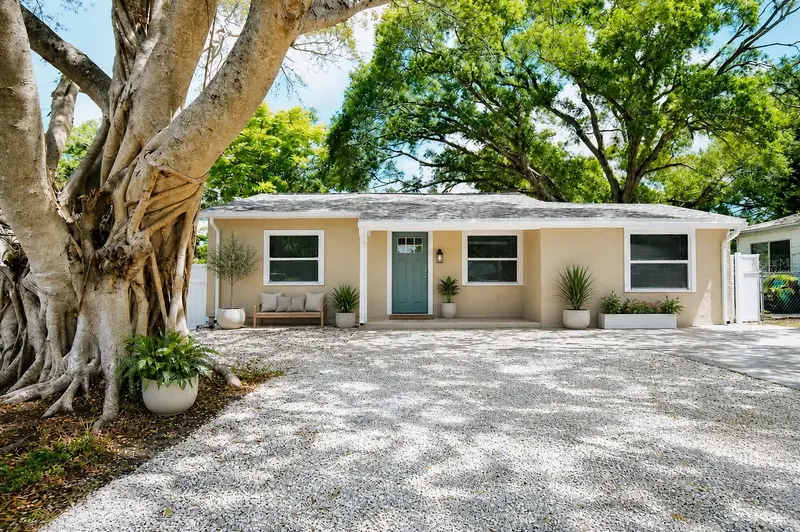 1000 8th Ave Sw, FL