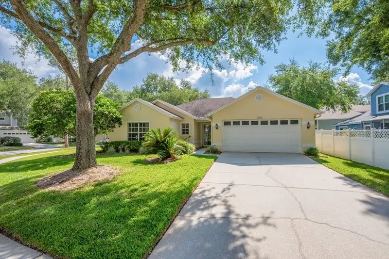 17610 Esprit Dr, FL