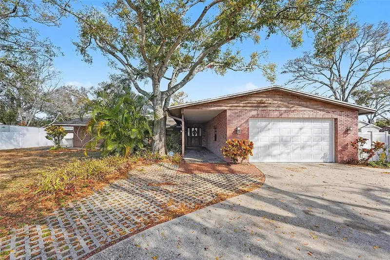 5967 102nd Ave N, FL