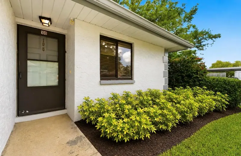 2733 Countryside Blvd #108, FL