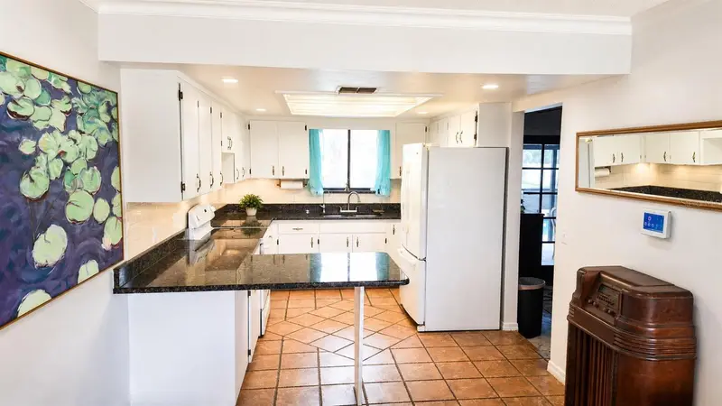 2234 W Maple Ter, FL