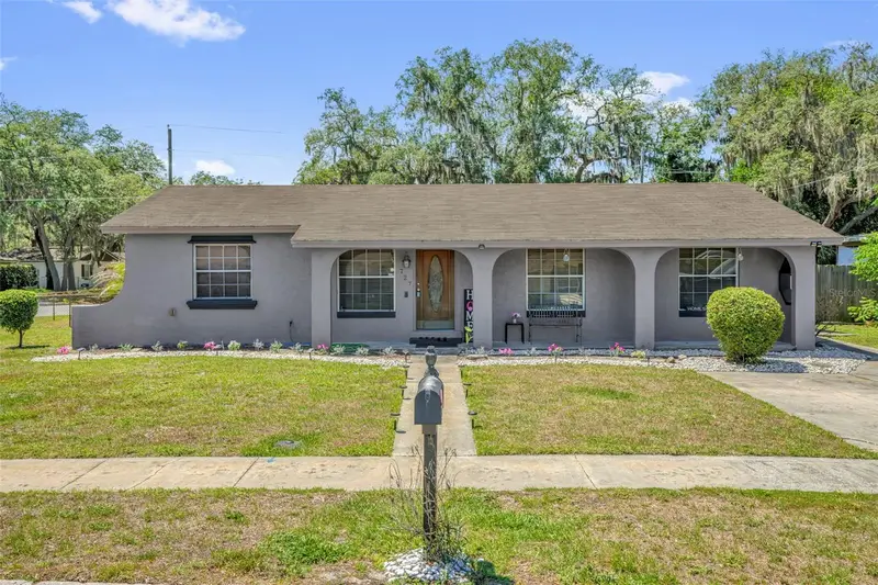 727 Baywood Cir, FL