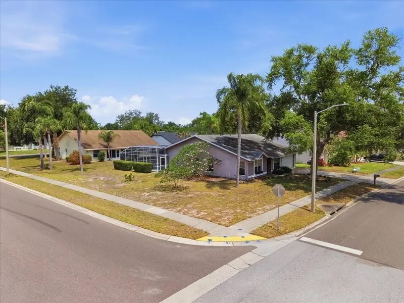 798 Countryshire Ln, FL