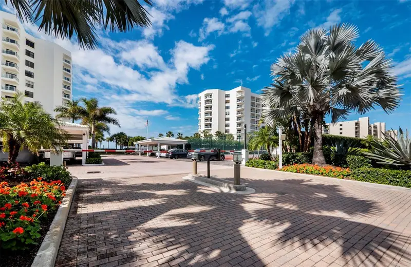 1050 Longboat Club Rd #903, FL