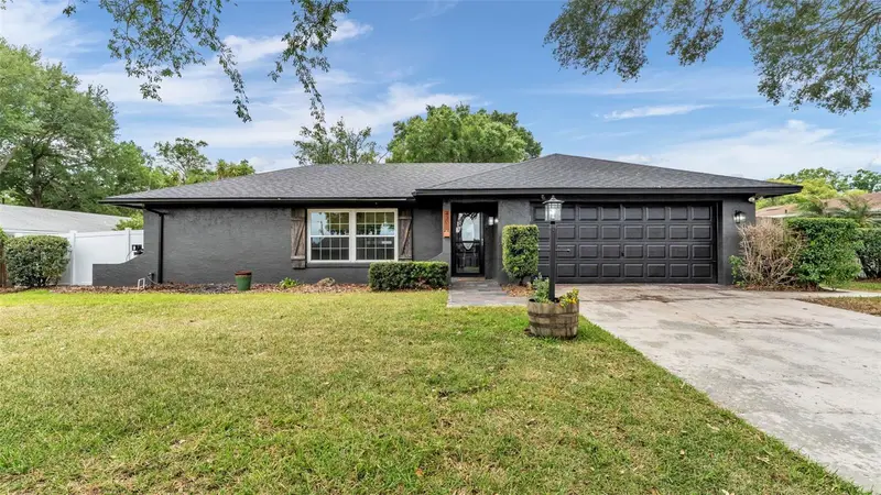4301 Orangewood Loop E, FL