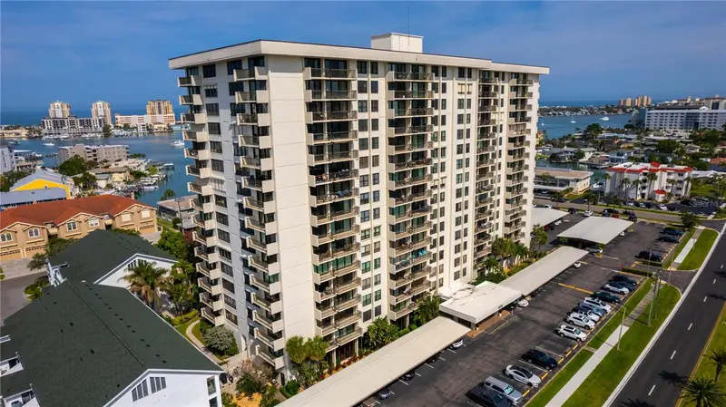 400 Island Way #212, FL