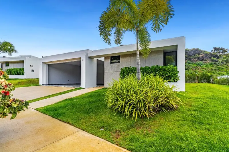 238 Urb. Monteazul, PR