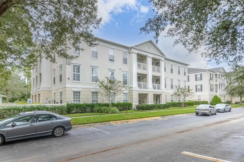 233 Goldenrain Dr #202, FL