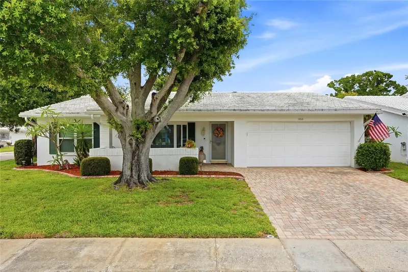 3939 90th Ter N, FL