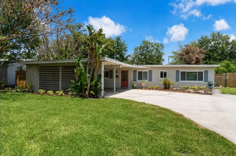 2215 Woodcrest Dr, FL