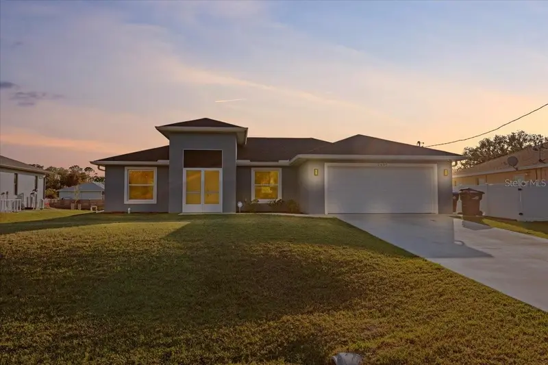 2405 Vancouver Ln, FL