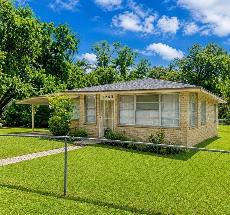 Holden Heights pending