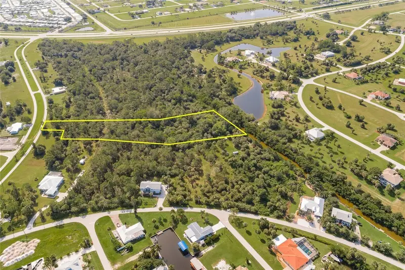 24511 Yacht Club Blvd, FL