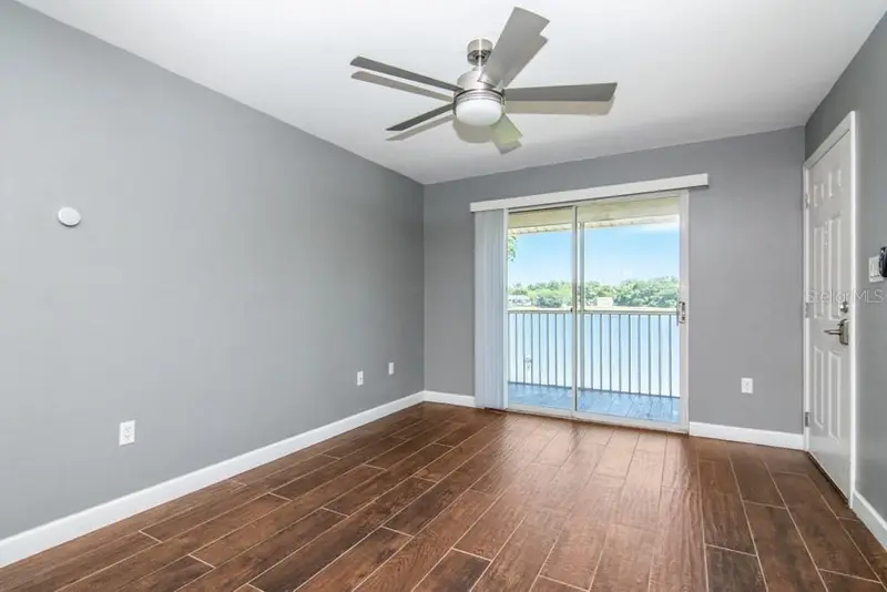 214 Lake Parsons Grn #208, FL