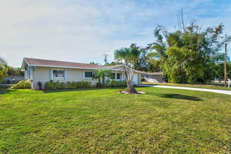 2572 Jefferson Cir, FL