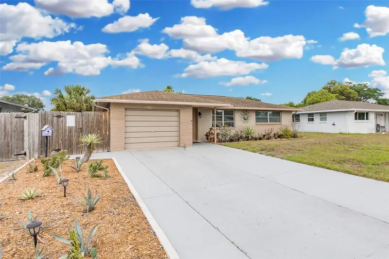 10117 Gardenia Ln, FL