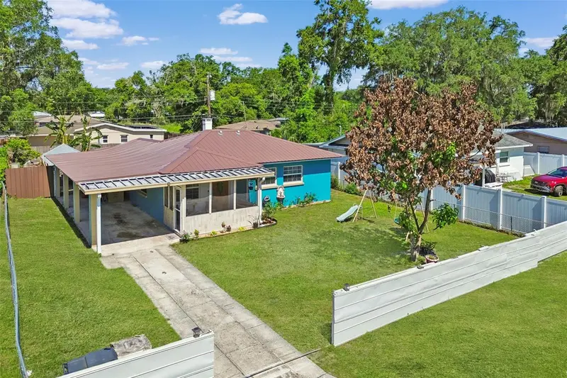 1038 Canal Dr W, FL