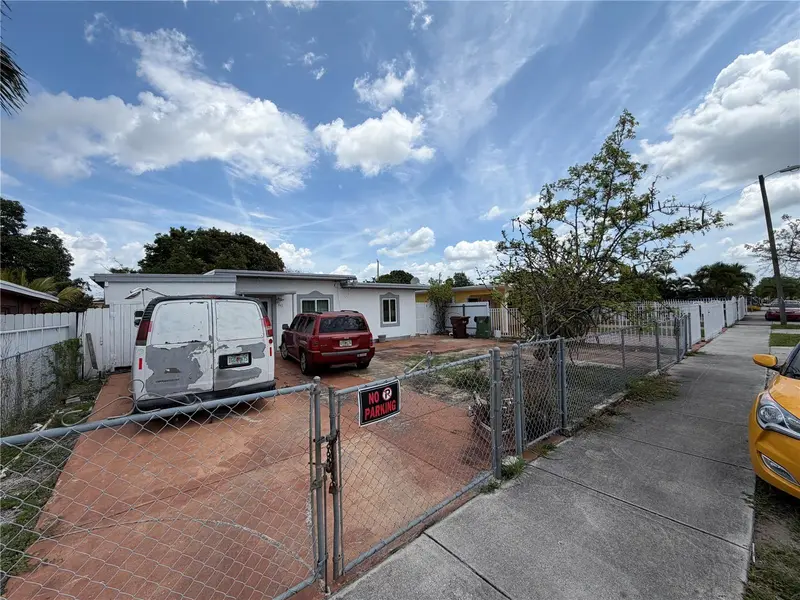 445 E 43rd St, FL