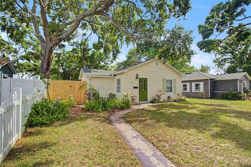 3936 3rd Ave N, FL