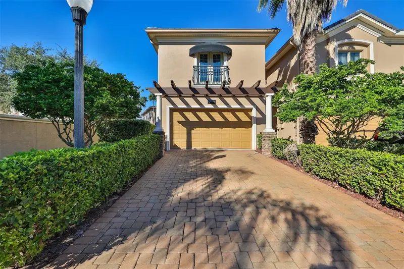 602 Saxony Blvd, FL
