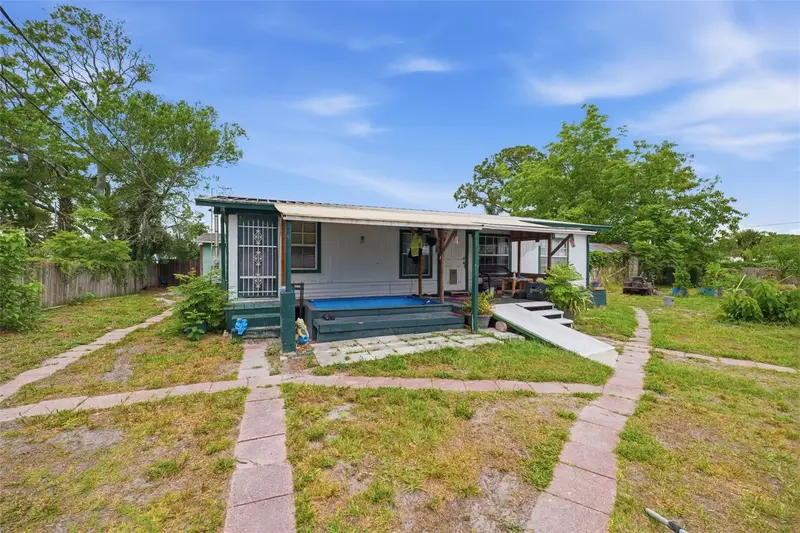 11129 Pine Tree Ln, FL