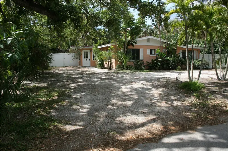 144 Garden Ln, FL