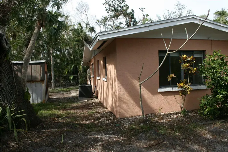 144 Garden Ln, FL