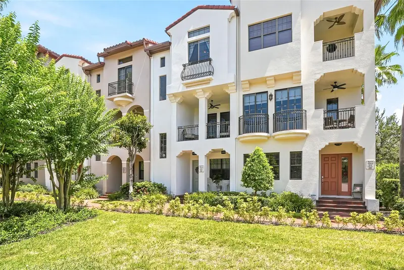 4815 Yacht Club Dr #102, FL