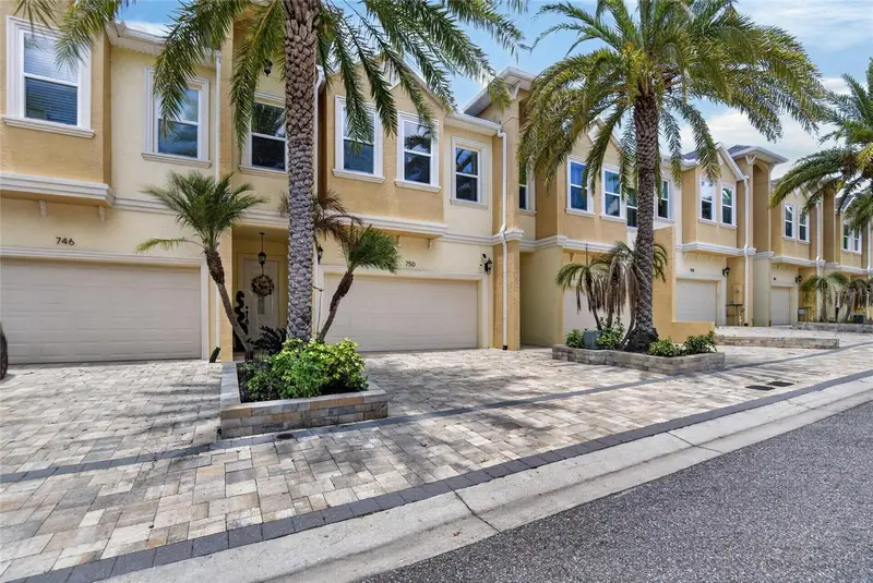 750 Grand Cypress Ln, FL