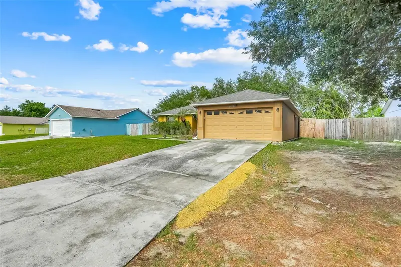 10752 Crescendo Loop, FL