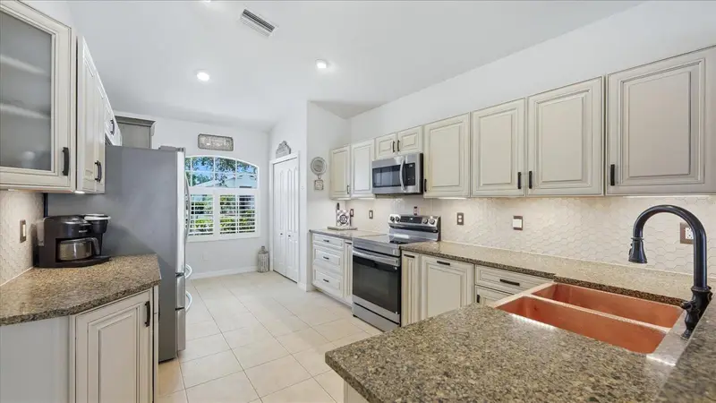 8222 Haven Harbour Way, FL