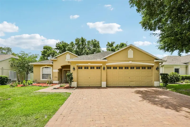 915 Moonluster Dr, FL