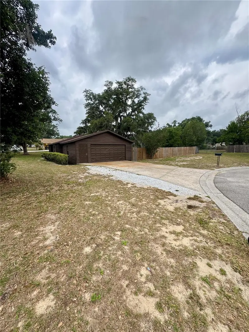 610 King Henry Ct, FL