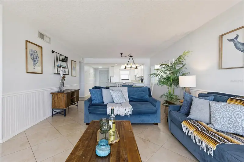 7520 Ridgewood Ave #809, FL