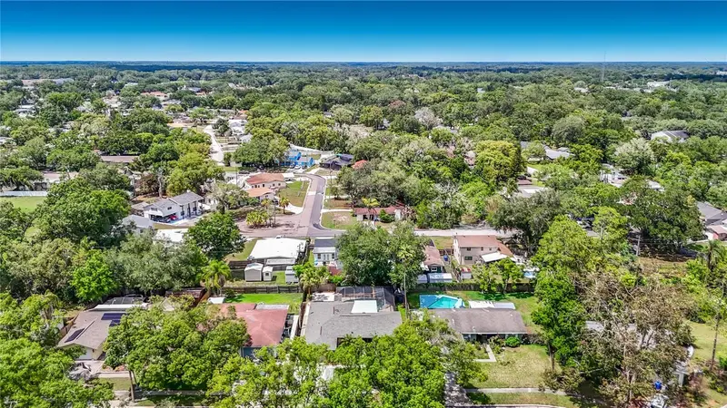 811 Ambassador Loop, FL