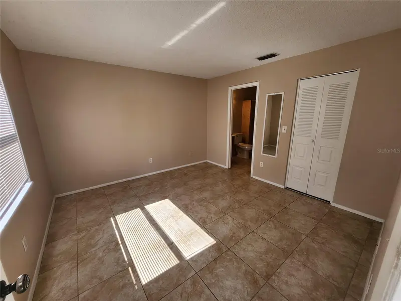 905 Old Field Dr, FL