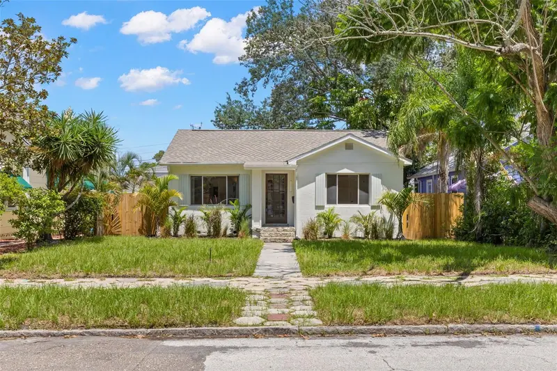 1211 16th Ave N, FL