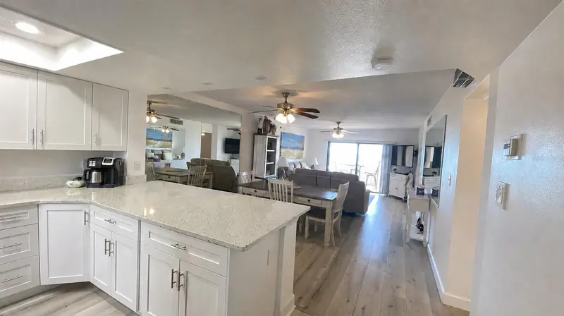 7520 Ridgewood Ave #805, FL