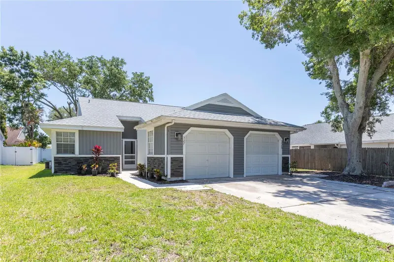327 Phlox Dr #327, FL