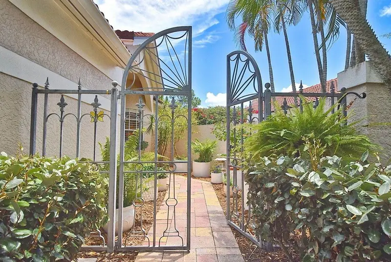 3890 Lyndhurst Ct, FL