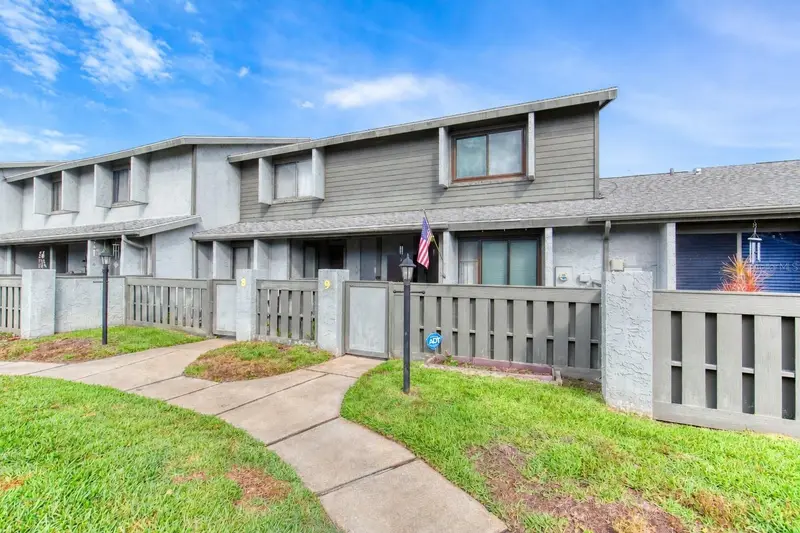 210 Lemon Tree Ln #9, FL