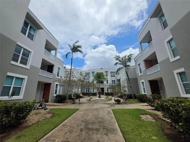 Ave. Palacio De Versalles Palacios #F 401, PR