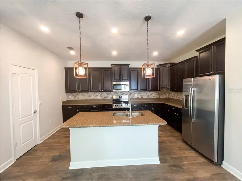 2200 Romanum Dr, FL