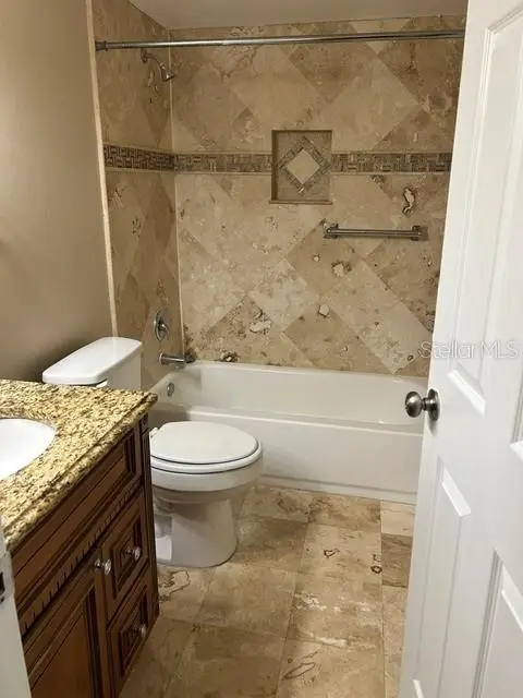 130 Jasmine Woods Ct #9b, FL