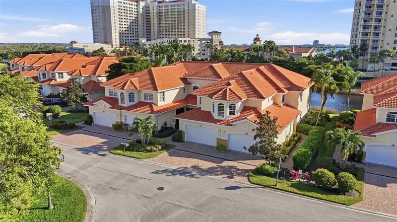 5957 Tarpon Gardens Cir #202, FL