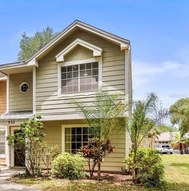 933 Hamilton Ct, FL